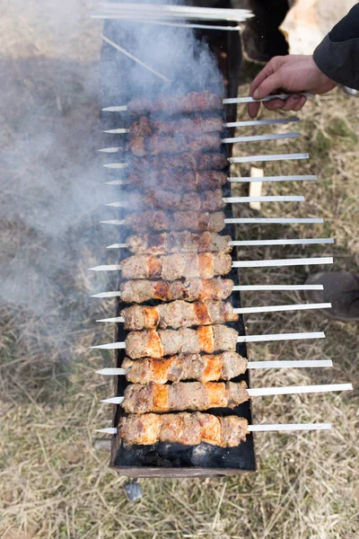 Carne en la parrilla al aire libre —  Fotos de Stock