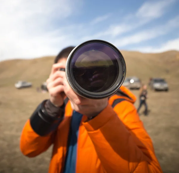 Fotógrafo con una lente grande —  Fotos de Stock