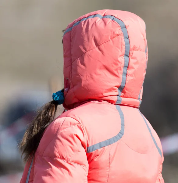 Chaqueta con capucha en un hombre — Foto de Stock