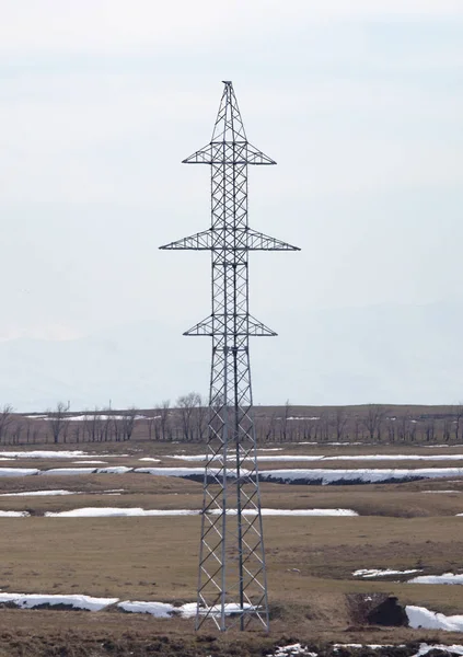 Elektrische post op natuur in de winter — Stockfoto