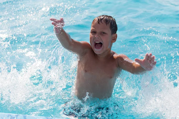The boy is swimming in the pool — Stock Photo, Image