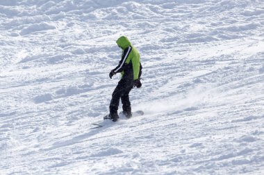 adam içinde belgili tanımlık kış snowboard