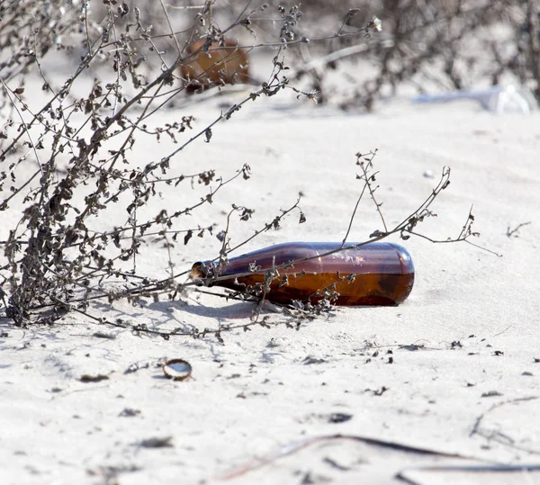 Glass bottles in the sand on nature. trash — Stock Photo, Image