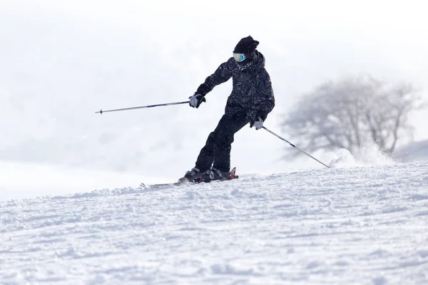 Skiër in hoge bergen — Stockfoto