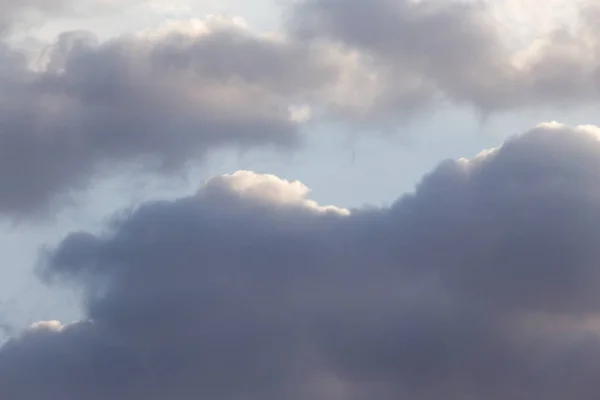 Langit dengan awan di fajar matahari — Stok Foto