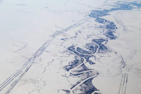 Fiume in inverno. vista dall'aereo — Foto Stock