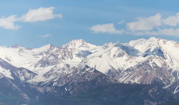 Les sommets enneigés des monts Tien Shan. Kazakhstan — Photo