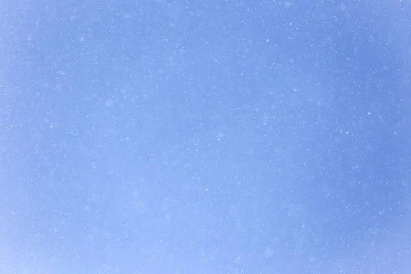 青空に雪します。 — ストック写真
