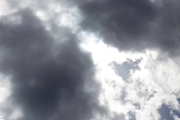 Fondo hermosas nubes en el cielo al atardecer —  Fotos de Stock