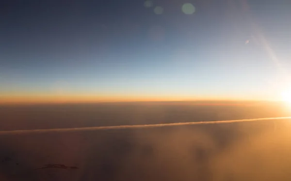 Solnedgången från flygplan — Stockfoto