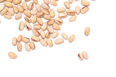 beyaz zemin üzerine Antep fıstığı. Kapat