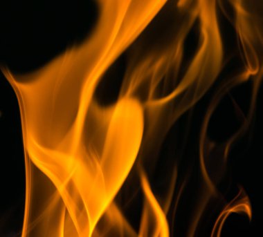 siyah arka plan yakından ateş