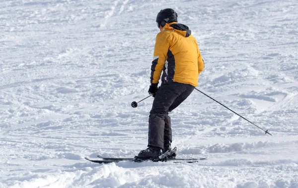 Skifahren im Winter — Stockfoto