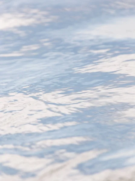 Bellissimo sfondo della superficie dell'acqua — Foto Stock