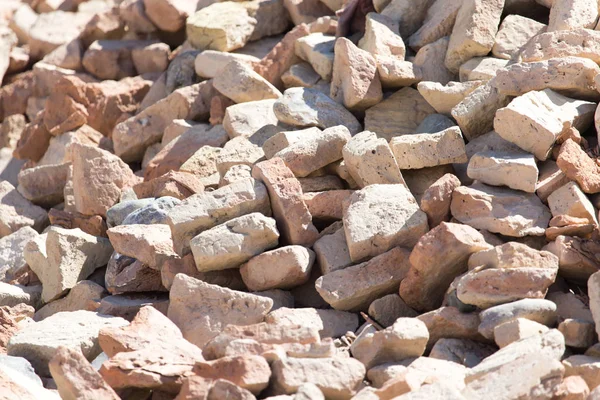 Uma pilha de tijolos velhos — Fotografia de Stock