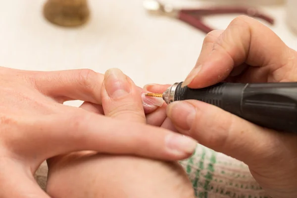 Manucure dans un salon de beauté — Photo