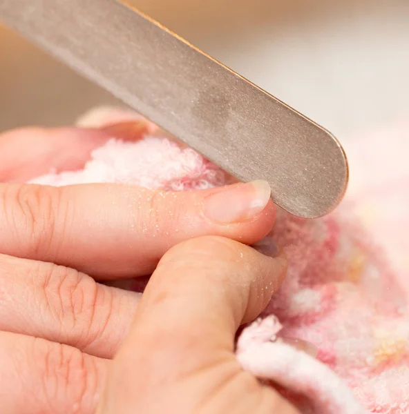 Manicure w salonie piękności — Zdjęcie stockowe