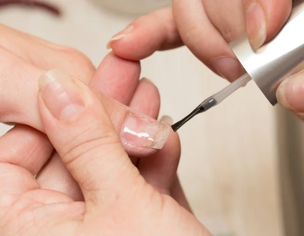 Manicura en un salón de belleza — Foto de Stock