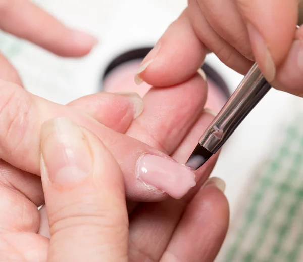 Manicure in een schoonheidssalon — Stockfoto