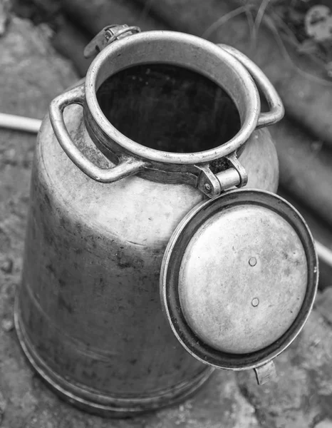 Old metal canister — Stock Photo, Image