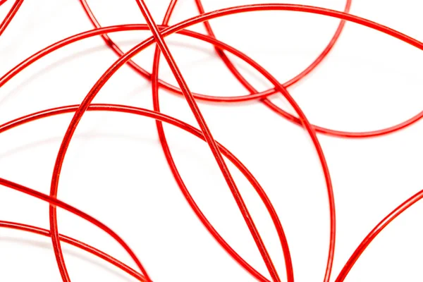 Beyaz zemin üzerine kırmızı tel — Stok fotoğraf
