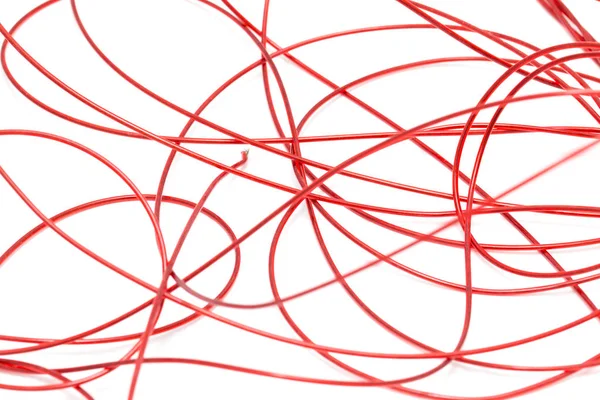 Fehér alapon piros vezetéket — Stock Fotó