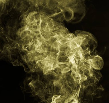 Siyah bir arka plan sarı duman