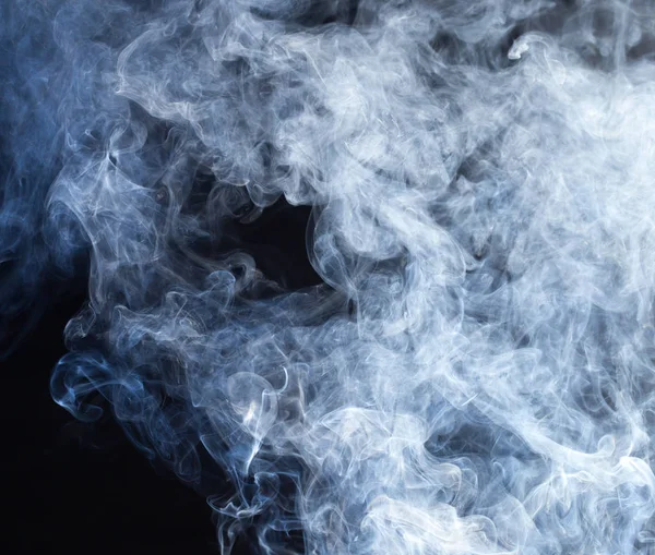 Θραύσματα καπνού σε μαύρο φόντο — Φωτογραφία Αρχείου
