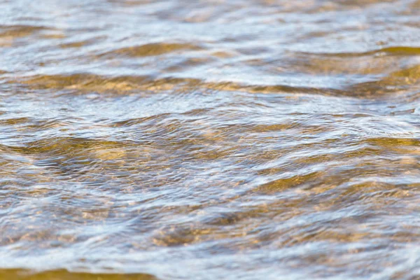Hintergrund des Oberflächenwassers am Ufer — Stockfoto