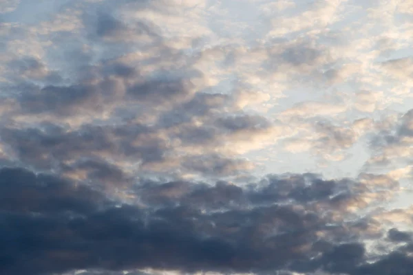 美しい雲の背景としての太陽を夜明け — ストック写真
