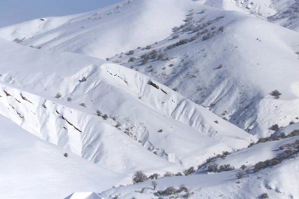 Snødekte fjell utendørs om vinteren – stockfoto