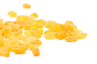 beyaz zemin üzerine altın kuru üzüm