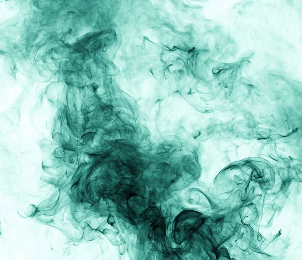 Fumo verde su sfondo bianco. inversione — Foto Stock