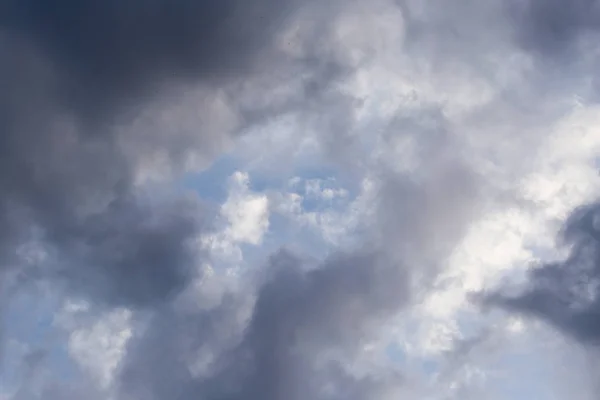 Nubes en el cielo como fondo —  Fotos de Stock