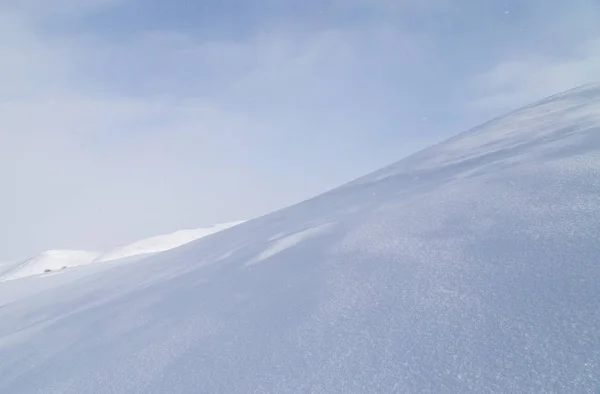 Snötäckta berg i Kazakstan — Stockfoto