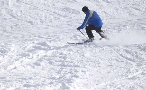 People snowboarding on the snow in the winter — Stock Photo, Image