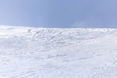 açık havada kışın karlı dağın