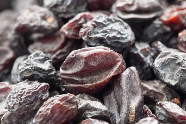 Black raisins as background. macro — Stock Photo, Image