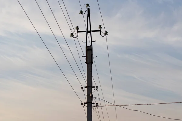 Elektrisk påle ved soloppgang – stockfoto