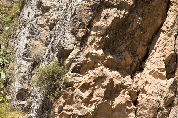 Fundo de penhasco de pedra nas montanhas — Fotografia de Stock