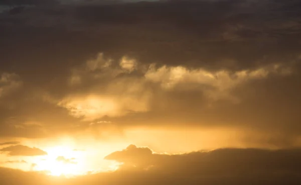 Beautiful sky with clouds at dawn — Stock Photo, Image