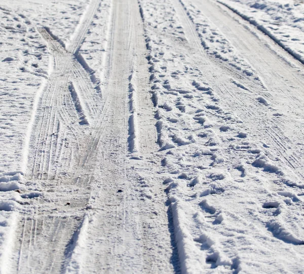 Neve e ghiaccio sulla strada — Foto Stock
