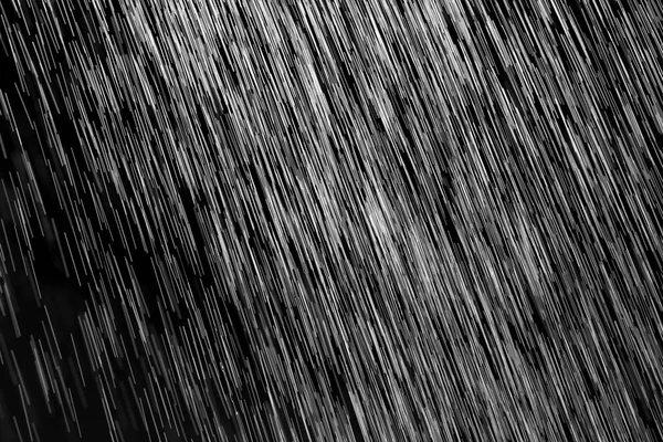 Lluvia sobre un fondo negro —  Fotos de Stock