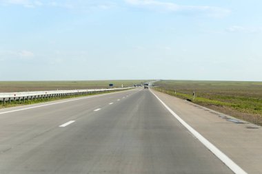 doğa yeni asfalt yolda