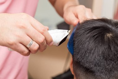 Erkek saç kesimi Güzellik Salonu