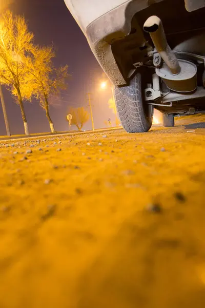 夜の道路上の車は — ストック写真