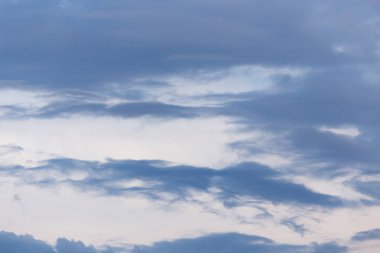 Fırtınadan sonra bulutlar