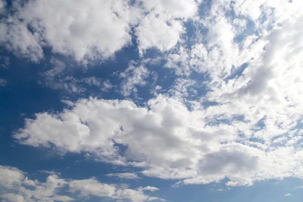 Bellissime nuvole nel cielo — Foto Stock