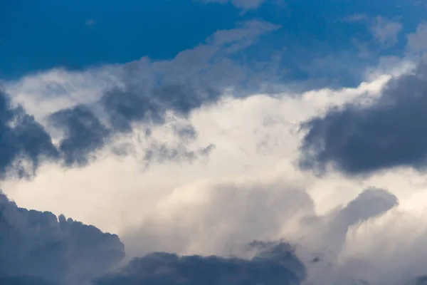 Awan badai di langit sebagai latar belakang — Stok Foto