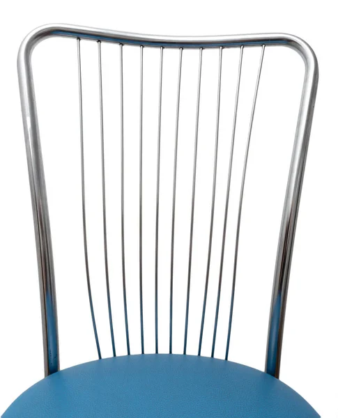 Голубой стул на белом фоне — стоковое фото